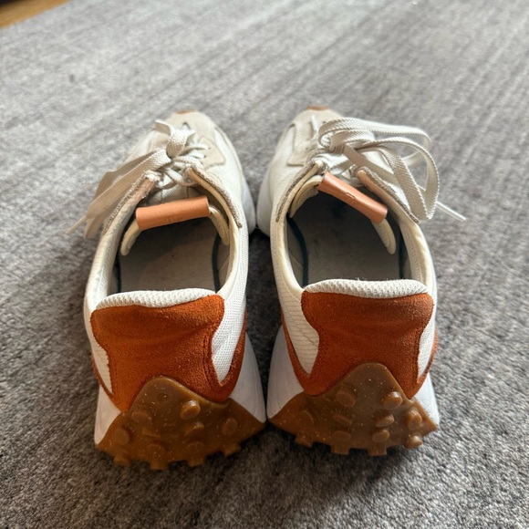 New Balance 327 - Picture 6 of 6